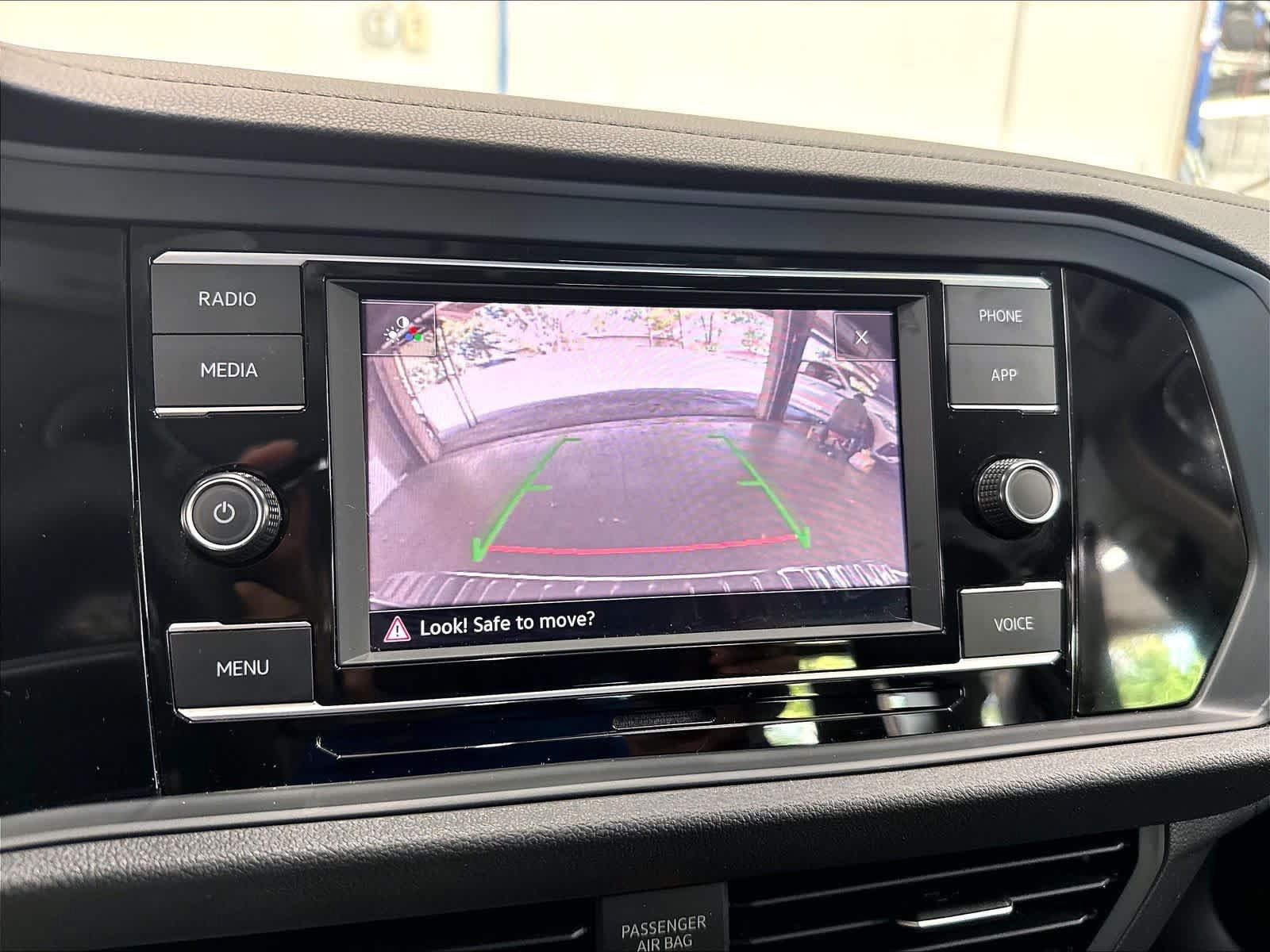 Used 2024 Volkswagen Jetta SE w/ Panoramic Sunroof Package FWD image 16