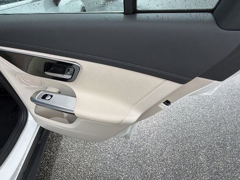 Used 2024 Mercedes-Benz GLC 300 image 20
