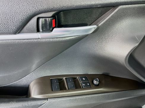 Used 2022 Toyota Camry SE FWD image 22