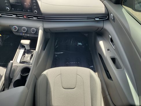 New 2026 Hyundai Elantra SE image 14