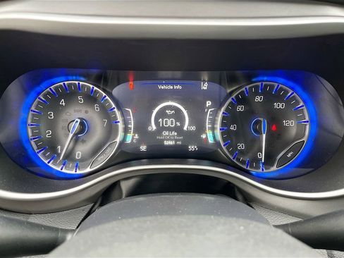 Used 2025 Chrysler Pacifica Select image 21