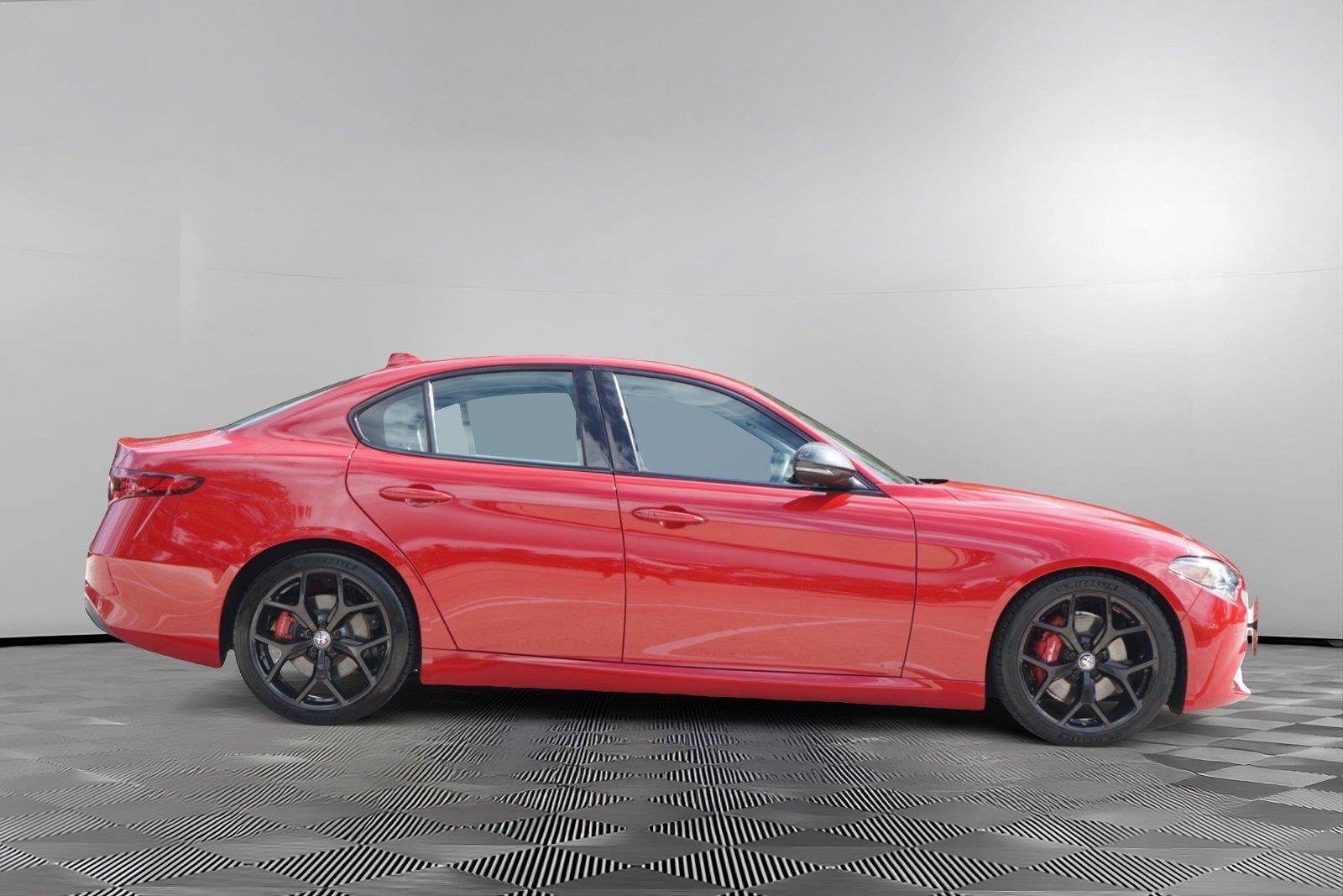 Used 2020 Alfa Romeo Giulia w/ Nero Edizione RWD image 4