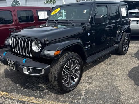 Used 2023 Jeep Wrangler Unlimited Sahara w/ Cold Weather Group AWD/4WD image 2