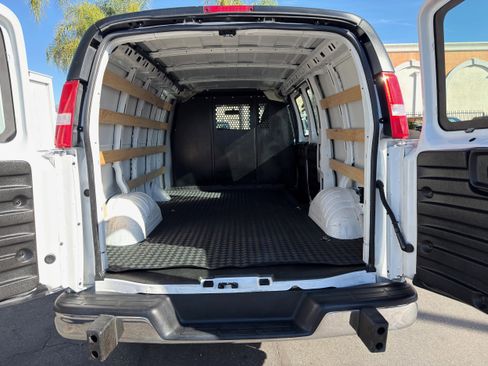 Used 2024 GMC Savana 2500 w/ Driver Convenience Package image 16