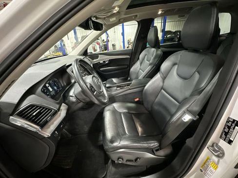 Used 2022 Volvo XC90 T5 Momentum AWD/4WD image 17