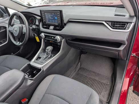 Used 2022 Toyota RAV4 LE image 19