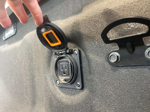 Used 2023 Nissan Frontier SV w/ SV Convenience Package image 7