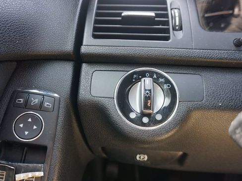 Used 2008 Mercedes-Benz C 350 Sport image 4