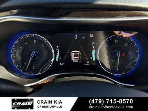 Used 2023 Chrysler Pacifica Limited FWD image 15