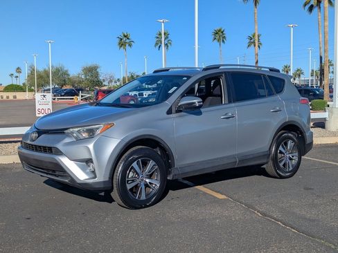 Used 2018 Toyota RAV4 XLE image 2