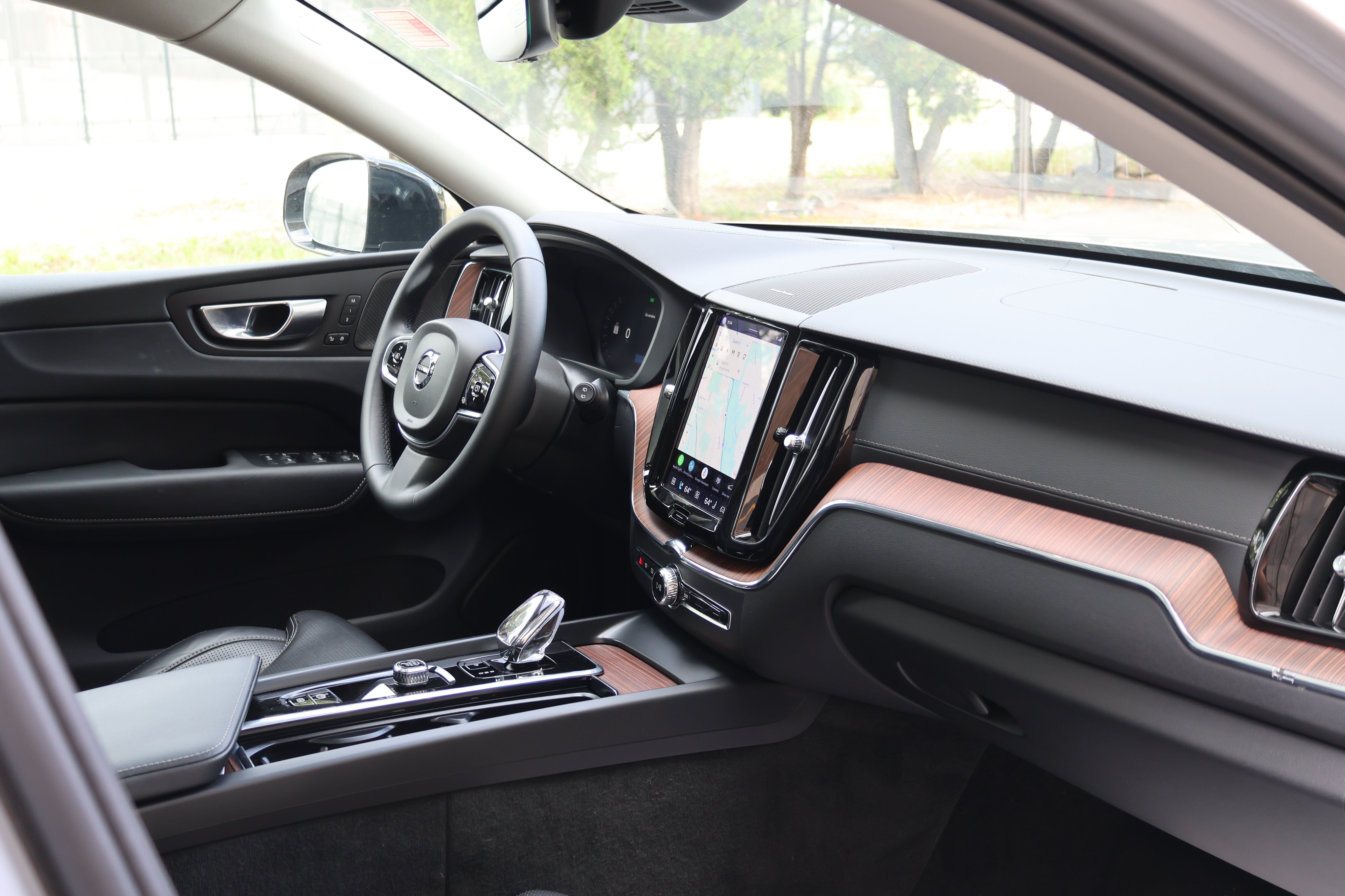 Used 2024 Volvo XC60 T8 Ultimate AWD/4WD image 39