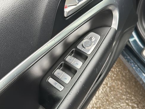 Used 2025 Genesis G70 2.5T image 15