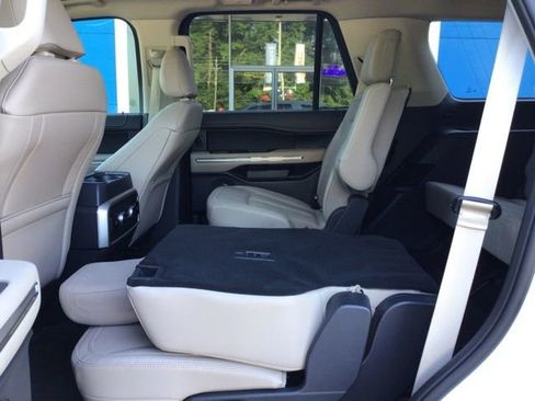 Used 2024 Ford Expedition Limited RWD image 18