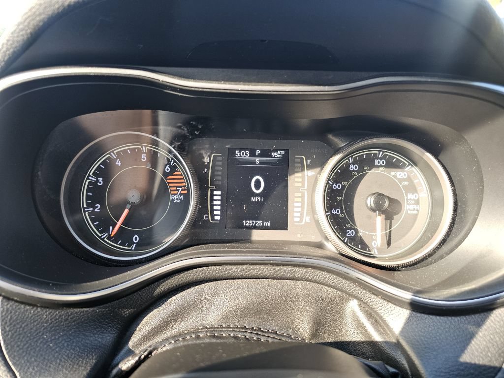 Used 2019 Jeep Cherokee Latitude w/ Popular Appearance Group AWD/4WD image 29