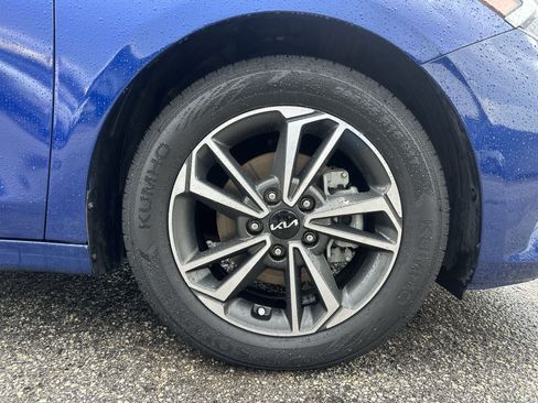 Certified 2023 Kia Forte LXS w/ LXS Technology Package FWD image 18