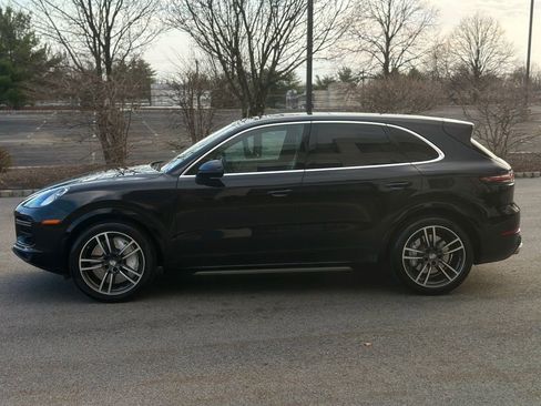Used 2019 Porsche Cayenne Turbo image 4