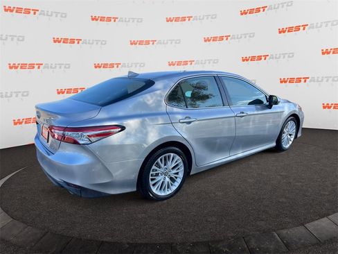 Used 2019 Toyota Camry XLE image 5
