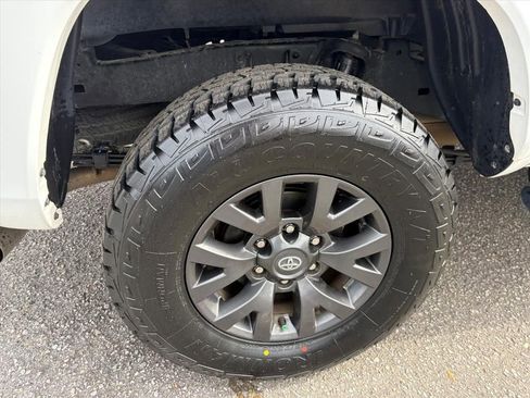 Used 2023 Toyota Tacoma SR5 w/ Technology Package image 24