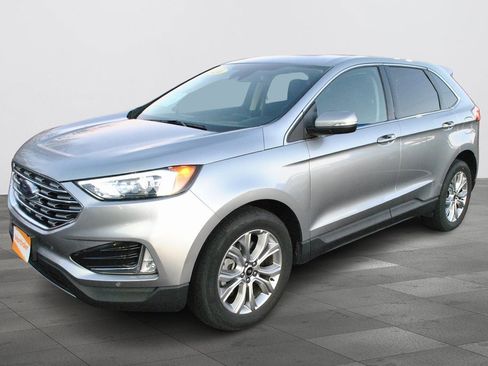 Used 2024 Ford Edge Titanium image 3