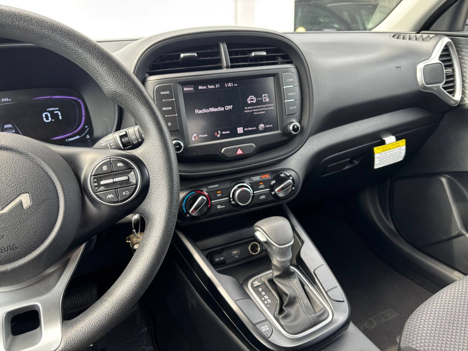 Used 2025 Kia Soul LX w/ LX Technology Package FWD image 16