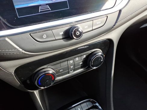 Certified 2021 Buick Encore GX Preferred w/ LPO, Trailering Package image 11