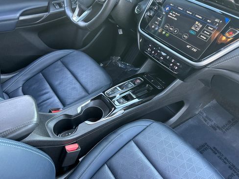 Used 2023 Chevrolet Bolt EUV LT w/ Convenience Package image 19