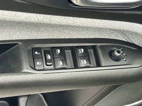 Used 2024 Jeep Compass Sport image 17