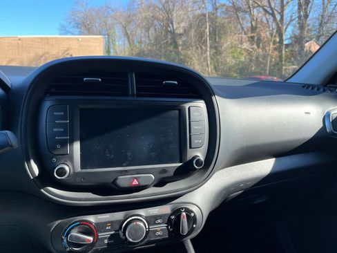 Used 2025 Kia Soul LX w/ LX Technology Package image 18