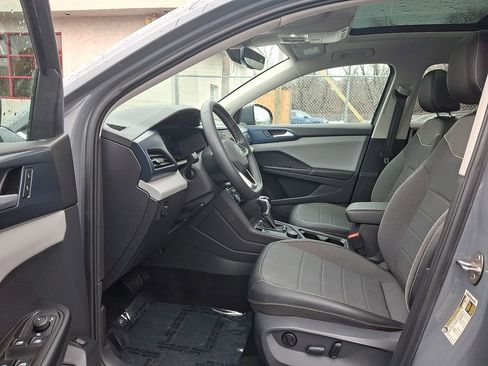 Certified 2023 Volkswagen Taos SE w/ Panoramic Sunroof Package image 13