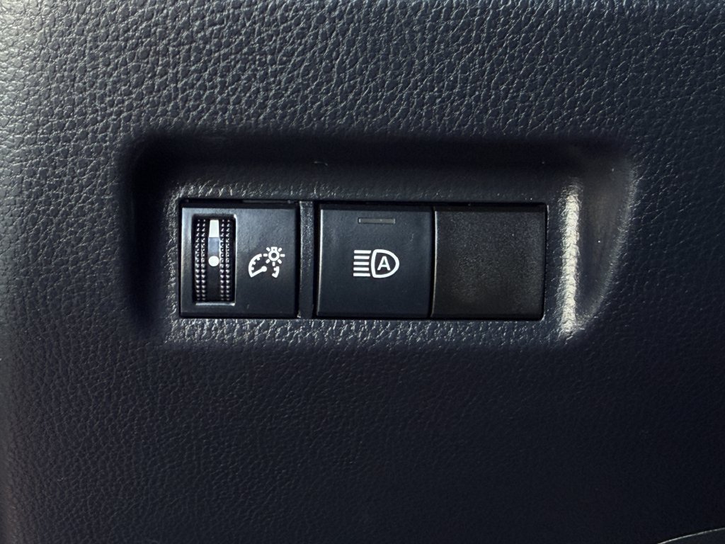 Used 2020 Toyota RAV4 LE FWD image 22