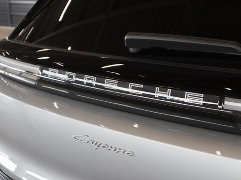 Used 2026 Porsche Cayenne Electric AWD/4WD image 28