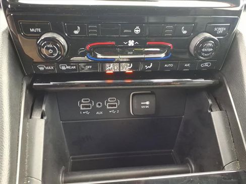 Used 2024 Jeep Grand Cherokee Limited image 10