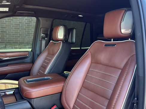Used 2023 GMC Yukon Denali Ultimate AWD/4WD image 11