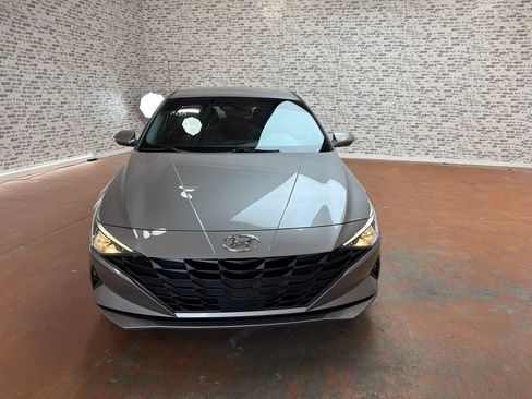 Used 2023 Hyundai Elantra SEL w/ Convenience Package FWD image 2