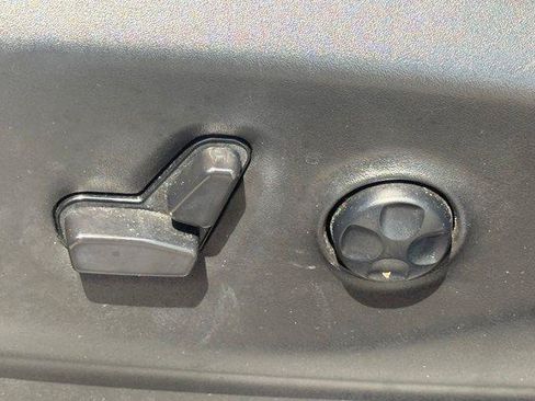 Used 2025 Chrysler Pacifica Select FWD image 10