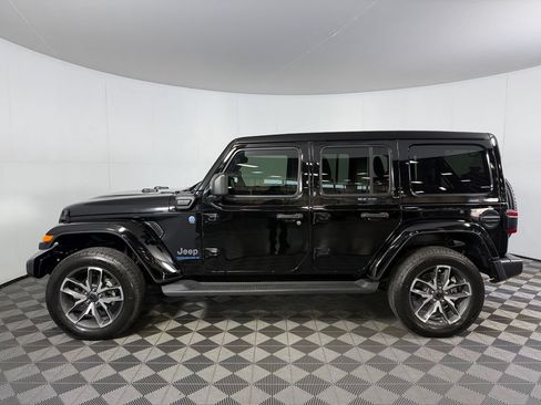 Used 2024 Jeep Wrangler Unlimited w/ Convenience Group AWD/4WD image 10