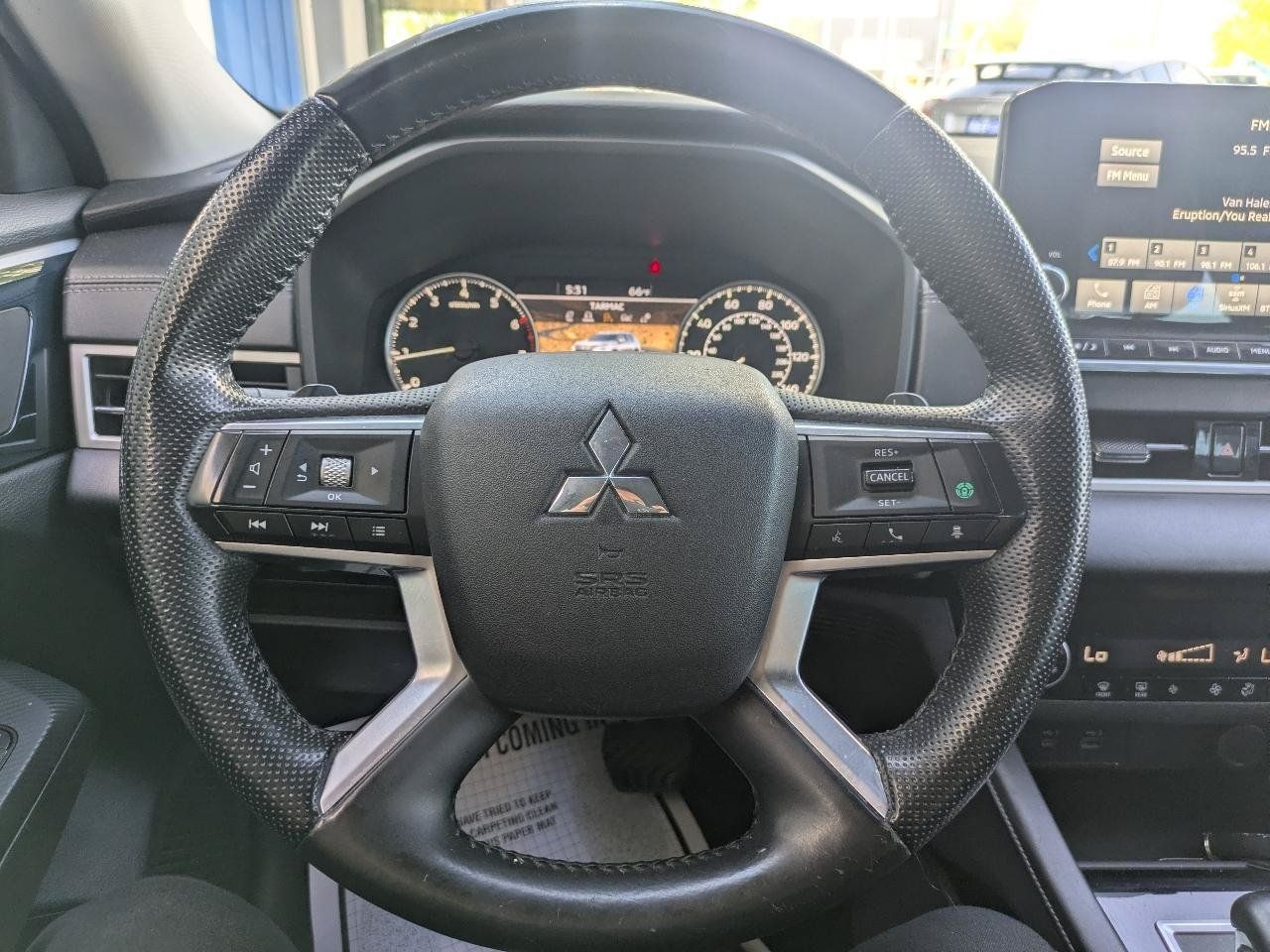 Used 2023 Mitsubishi Outlander SE FWD image 8
