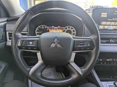 Used 2023 Mitsubishi Outlander SE FWD image 8
