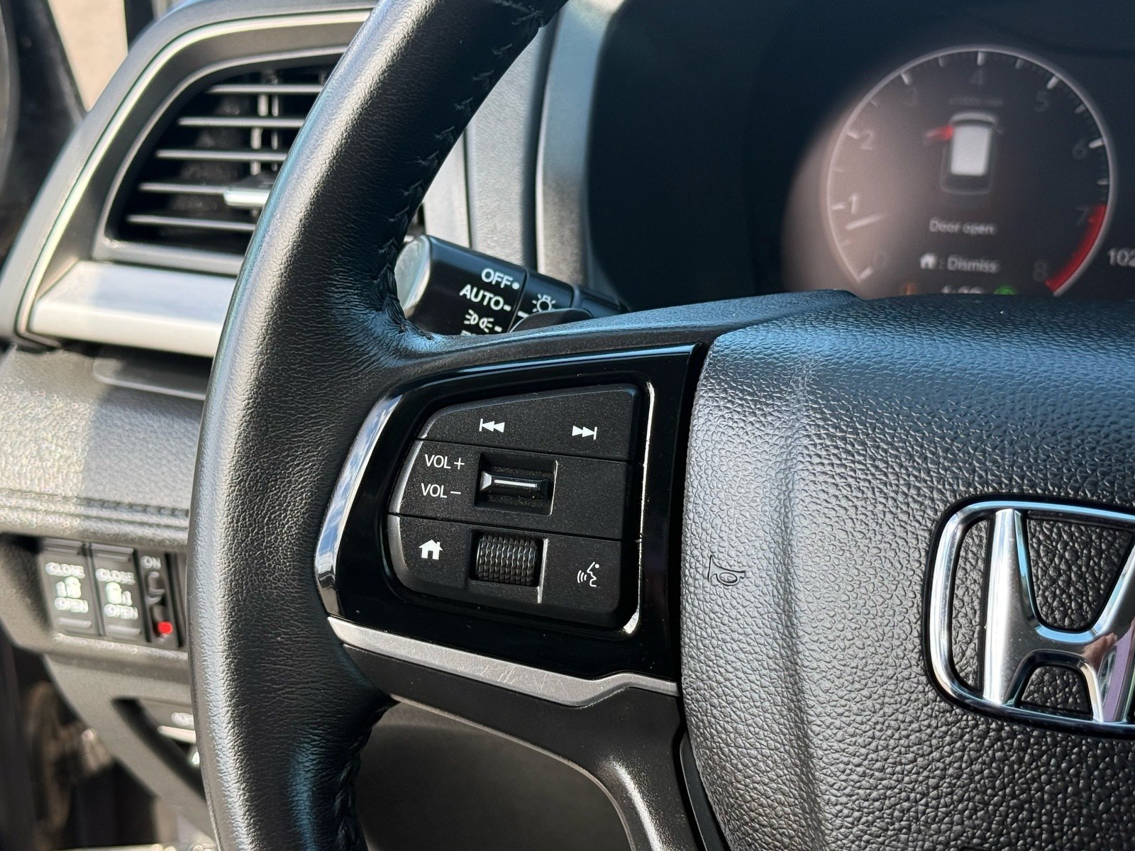 Used 2025 Honda Odyssey EX-L image 17