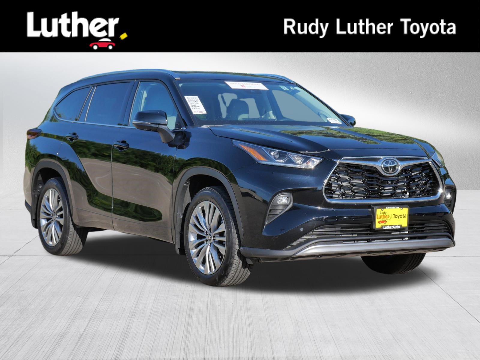 Certified 2026 Toyota Highlander Platinum AWD/4WD image 1
