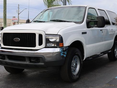 Used 2000 Ford Excursion XLT AWD/4WD image 2