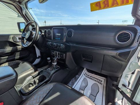Used 2022 Jeep Gladiator High Altitude AWD/4WD image 19