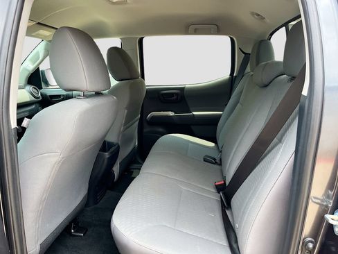 Used 2020 Toyota Tacoma SR5 RWD image 23