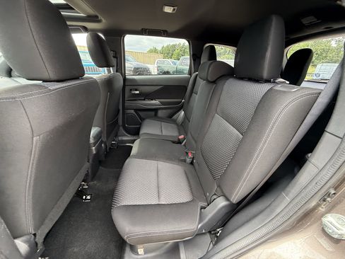 Used 2018 Mitsubishi Outlander ES AWD/4WD image 31