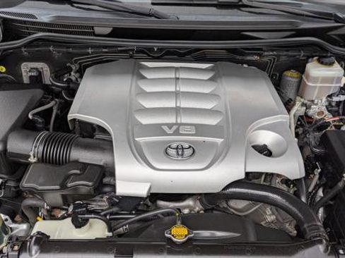 Used 2015 Toyota Land Cruiser AWD/4WD image 27