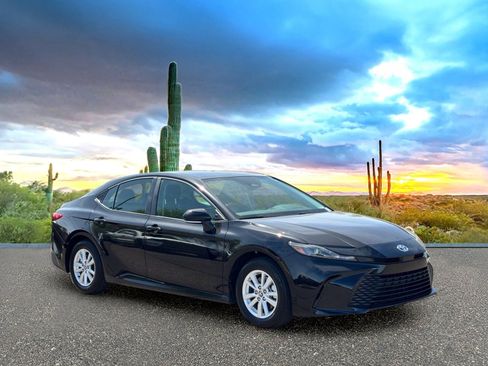 Used 2026 Toyota Camry LE FWD image 7