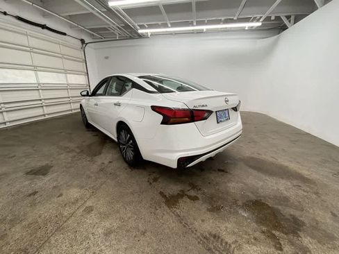 Used 2025 Nissan Altima 2.5 SV image 4