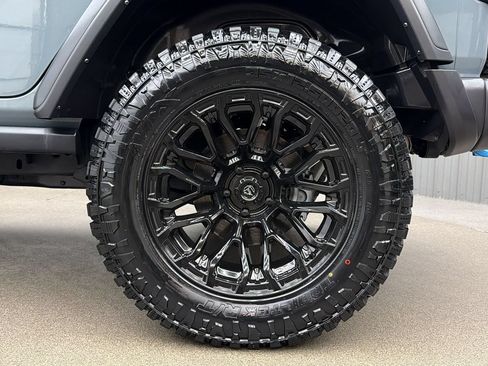 Used 2024 Jeep Wrangler Unlimited AWD/4WD image 12