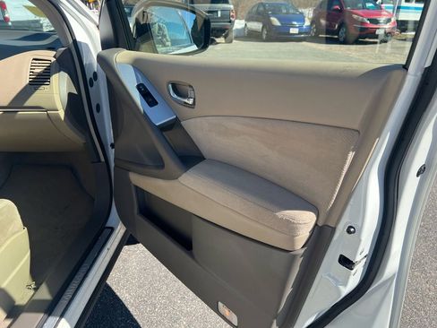 Used 2014 Nissan Murano S AWD/4WD image 17