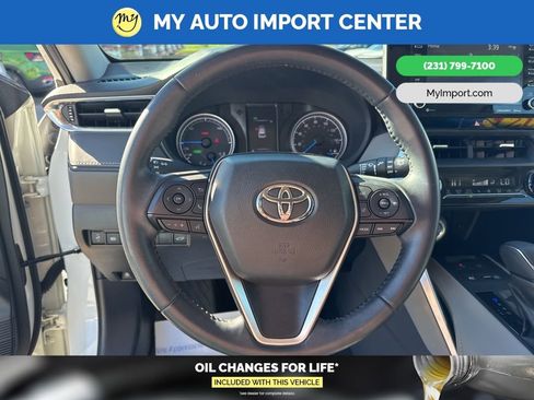 Used 2021 Toyota Venza LE image 15